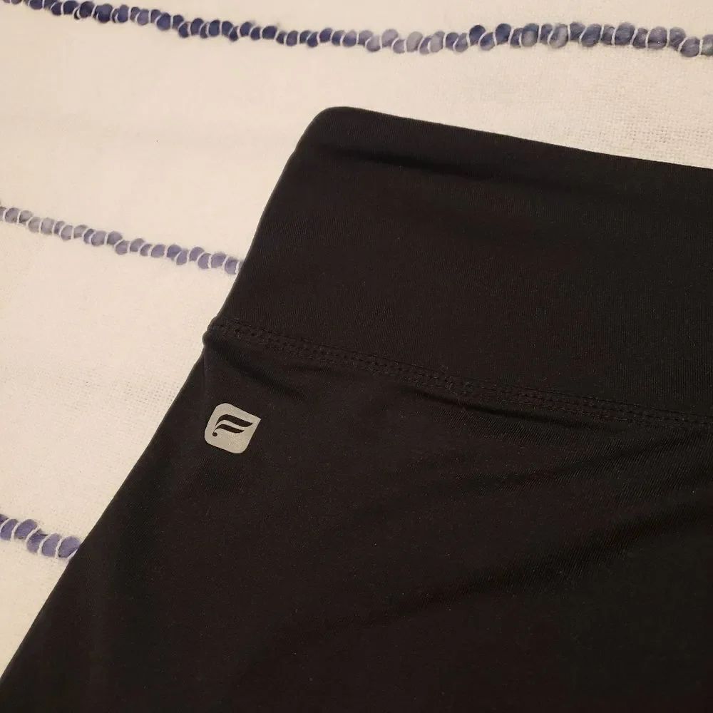 Fabletics pleated capris, size Small - Picture 5 of 7